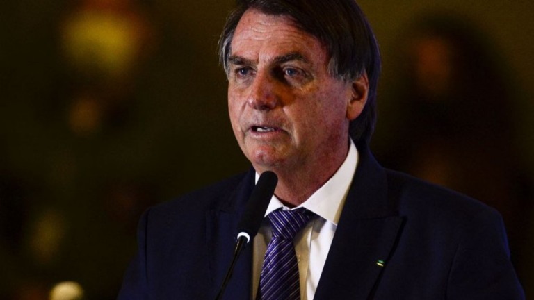 Bolsonaro pede calma aos servidores e critica cortes em ministérios