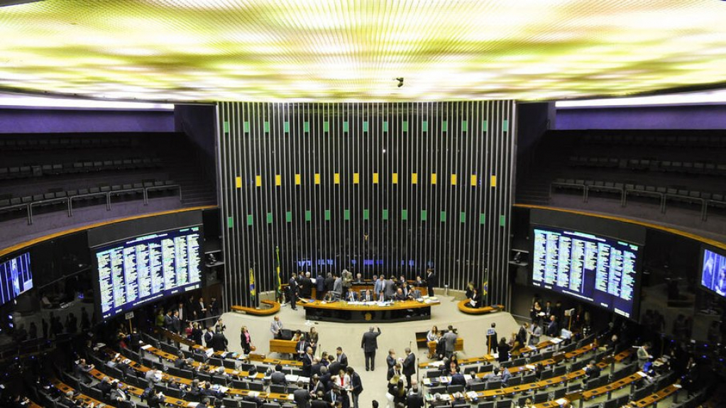 Congresso aprova LDO 2023 que prevê salário-mínimo de R$ 1.294 Congresso aprova LDO 2023 que prevê salário-mínimo de R$ 1.294