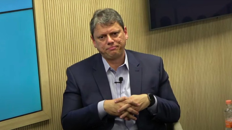 Tarcísio diz que autismo não é permanente, mas recua após repercussão