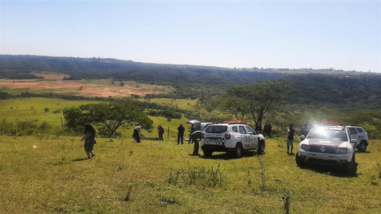 MORTE SUSPEITA - Corpo em decomposição é achado em pastagem na zona Sul