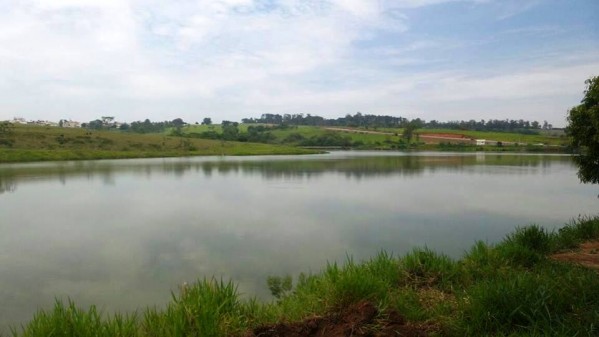 Ação limpa Cascata e mostra falta de cuidado com represa