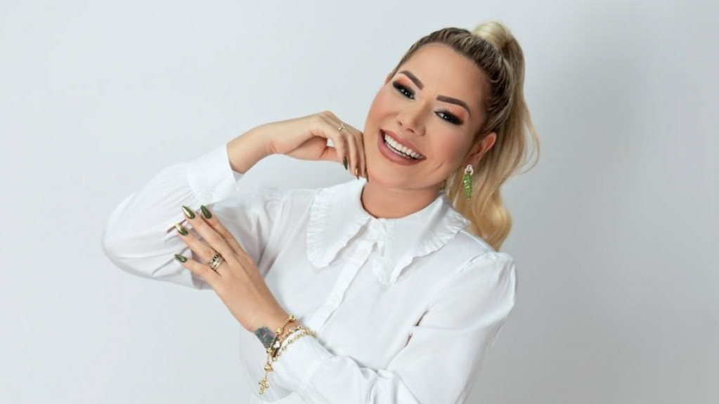 Katiane Barbosa celebra convite para falar sobre beleza na TV: "Feliz"