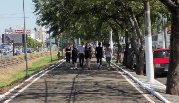 Mutirão vai retirar lixo de pista de cooper na cidade