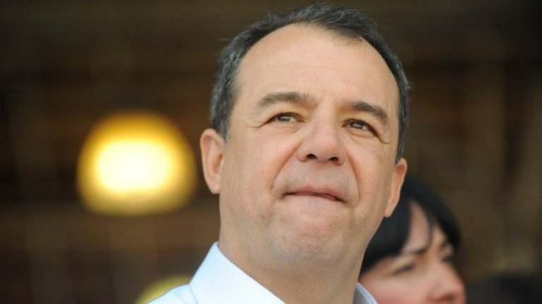 Cabral deixa prisão domiciliar, mas mantém tornozeleira, decide TRF