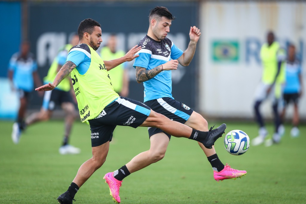 Grêmio finaliza preparativos e viaja para enfrentar o Curitiba