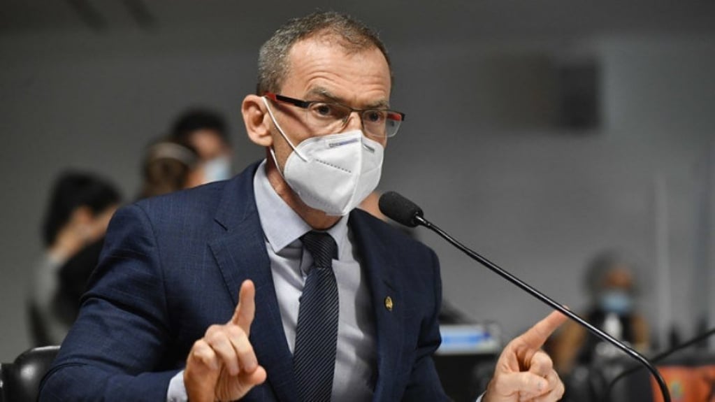 Senador Fabiano Contarato deixa Rede para se filiar ao PT
