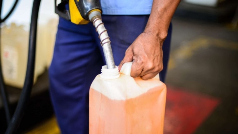 Brasil pode sofrer falta de combustíveis por ausência de refinarias