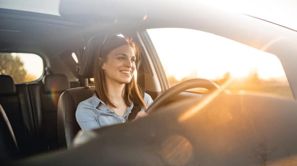 Avaliamos o neutralizador que promete mascarar cheiros ruins no carro