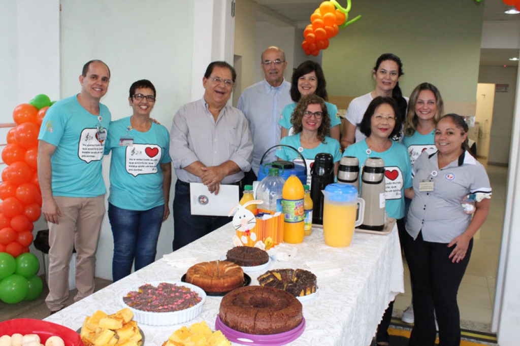 Café da Oncologia integra pacientes e voluntários em hospital