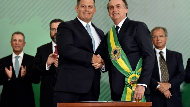 Chefe da Receita copiou dados fiscais de opositores de Bolsonaro