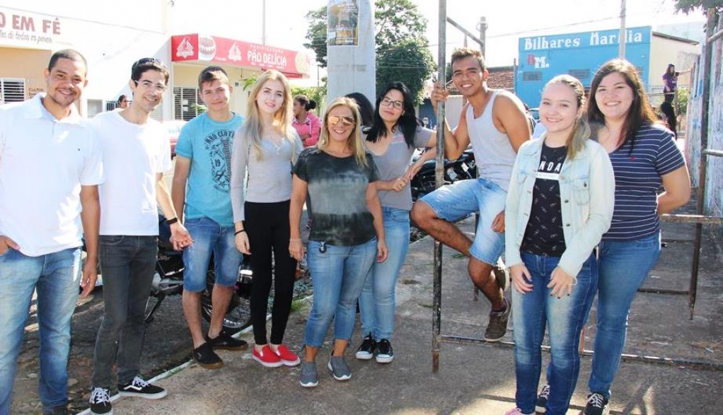 Trote Solidário da Unimar revitaliza escola e lança projeto para toda a rede