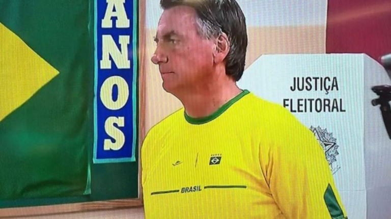 Bolsonaro se irrita com perguntas de jornalistas estrangeiros