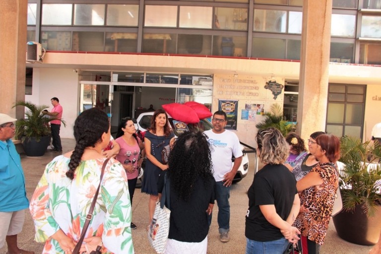 Após dia de protesto e turbulência, prefeitura paga aposentados