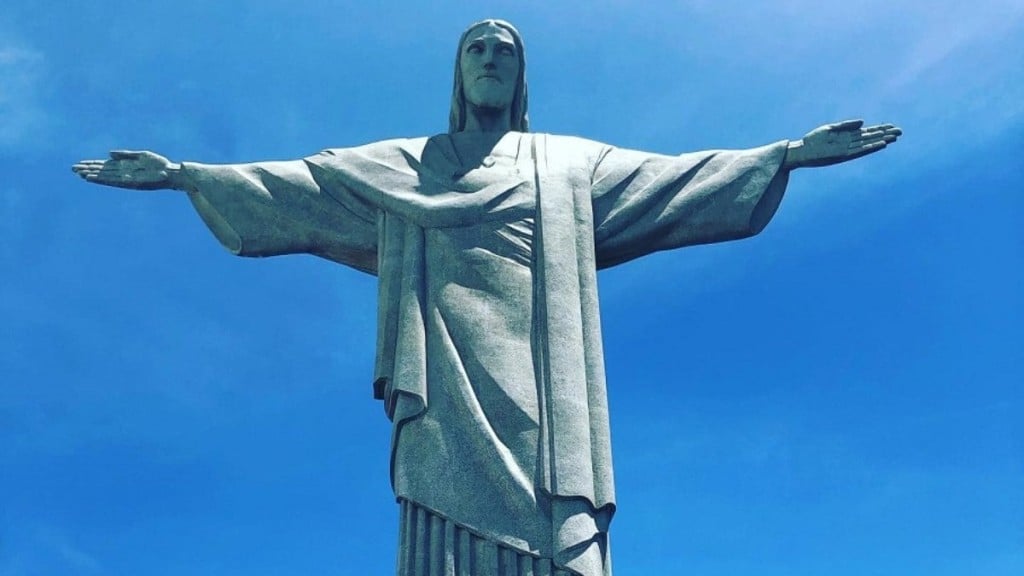 Reprodução/Instagram 03.03.2023 A famosa estátua do Cristo Redentor, principal monumento do Rio de Janeiro e cartão-postal do Brasil ao exterior