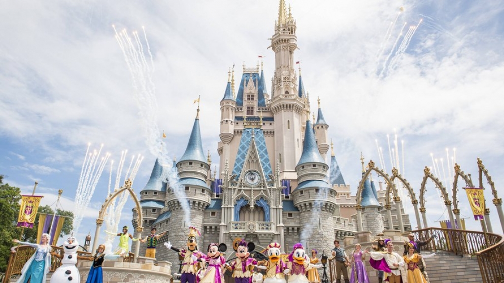 Disney lança viagem a 12 parques pelo mundo por R$ 556 mil por pessoa