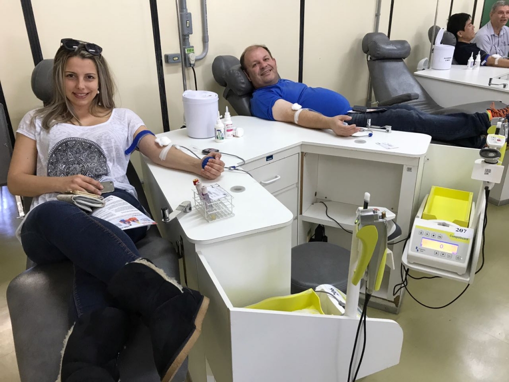 Rotarianos participam e incentivam doação de sangue em Marília