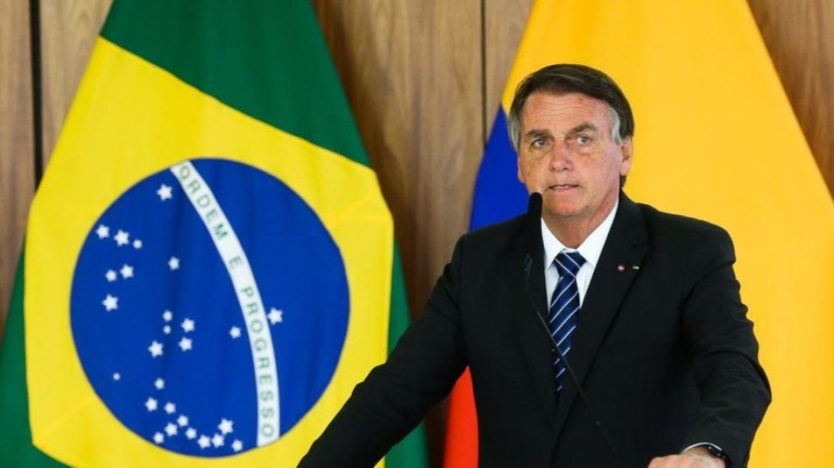 Bolsonaro repete promessa de 2018 e diz que vai atualizar tabela do IR