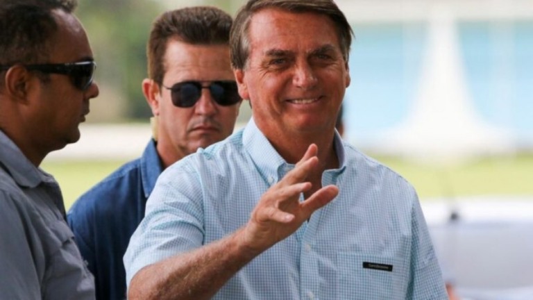 Bolsonaro diz que 'é obrigado a mexer as peças' da Petrobras