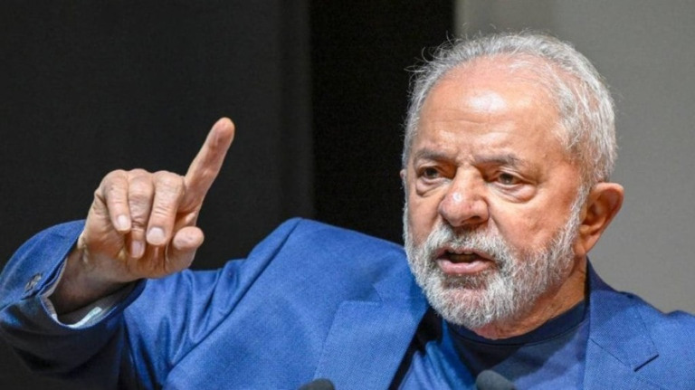 Lula fará exames na garganta neste domingo e depois vai para Brasília