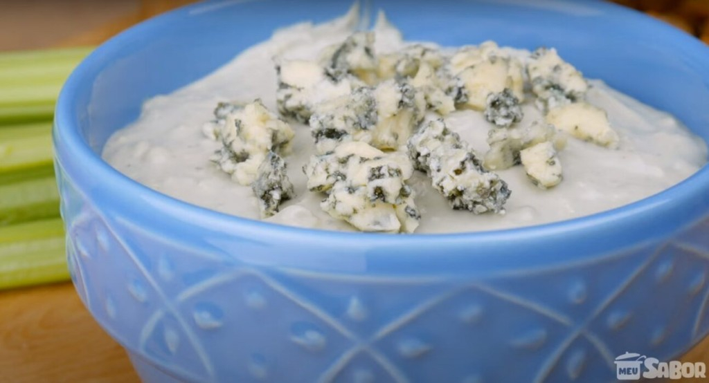 Reunião com os amigos e não sabe o que preparar? Que tal servir essa maravilha de Patê de Queijo Gorgonzola