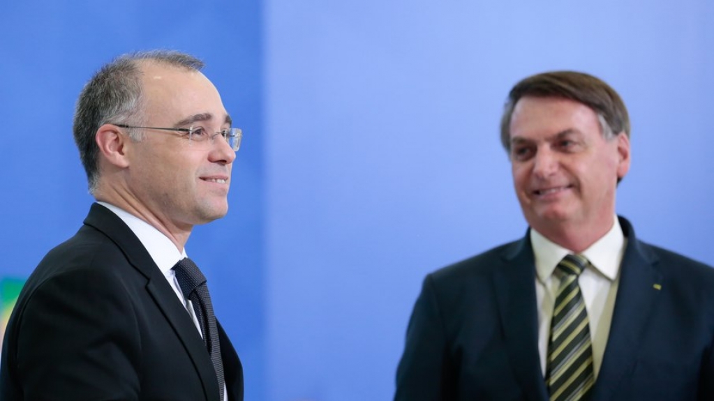 Atritos e polêmicas entre Bolsonaro e STF adiam sabatina de Mendonça no Senado
