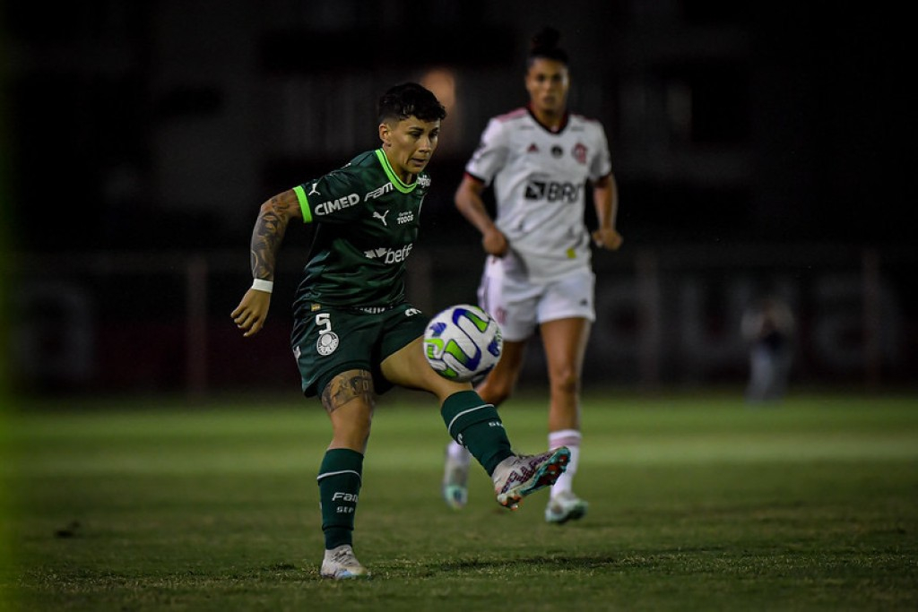 Palmeiras vence o Flamengo e assume a liderança do Brasileirão Feminino