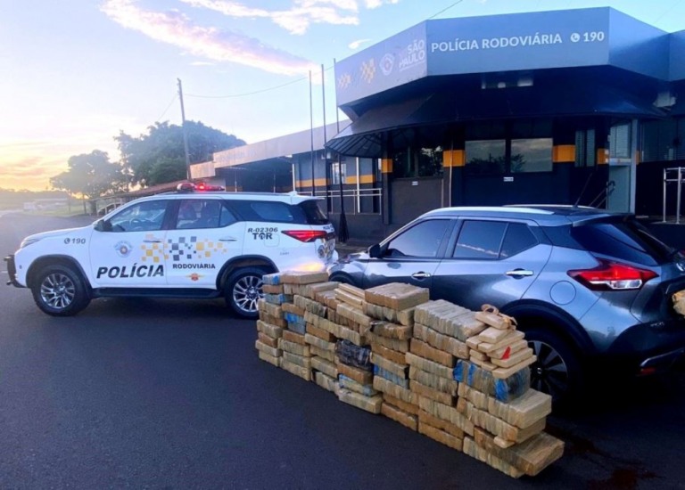 Blitz em rodovia apreende meia tonelada de maconha e carga de azeite na região