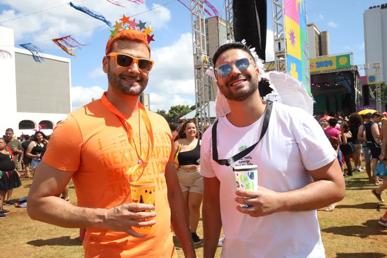Brasília-DF 12/02/2024 Bloco de carnaval  Divinas Tetas. ( Mateus Marques e Pailo Henrique Castro). Foto Antônio Cruz/ Agência Brasil.