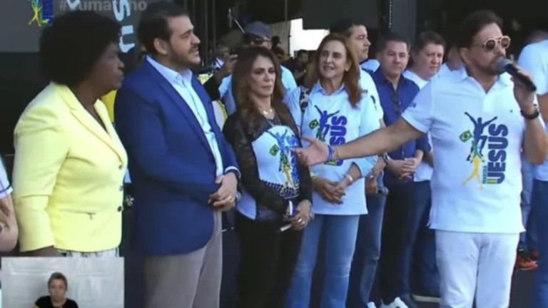 Reprodução/Internet Ministro Jorge Messias e deputada Benedita da Silva durante a Marcha para Jesus
