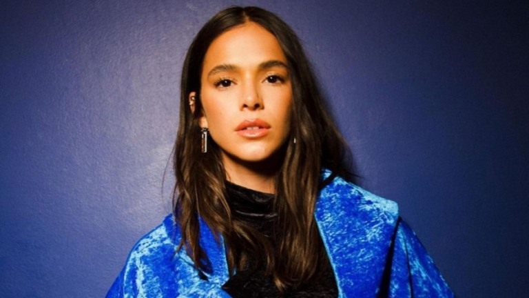 Bruna Marquezine se diverte com elenco de 'Besouro Azul' nos EUA