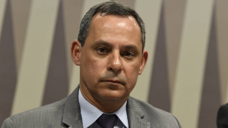 Sem clima, presidente da Petrobras se despede por WhatsApp