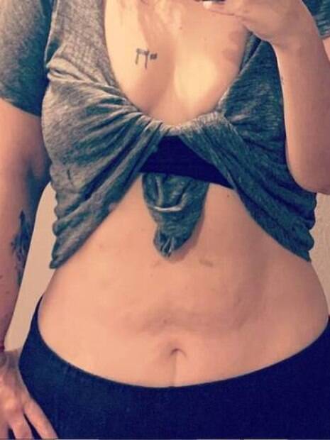 Manu Pfeifer exibe barriga
