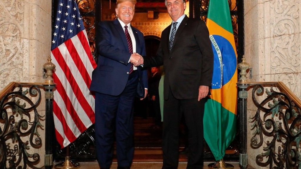 Trump chama Lula de 'lunático radical' e pede votos para Bolsonaro Trump chama Lula de 'lunático radical' e pede votos para Bolsonaro