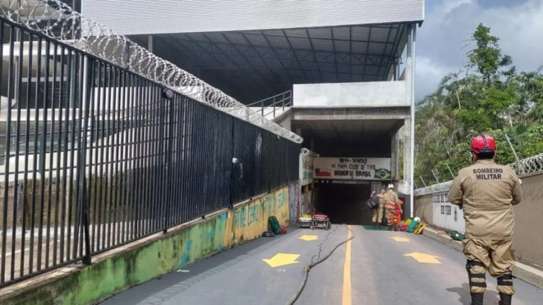 Quatro pessoas morrem após explosão em clube de tiro
