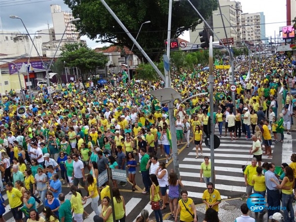 Protesto em Marília  cresce e pede impeachment