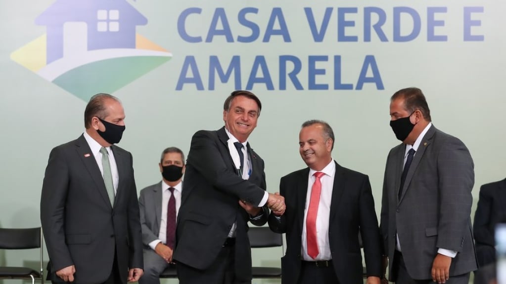 Bolsonaro corta 45% da verba do Casa Verde Amarela em um ano