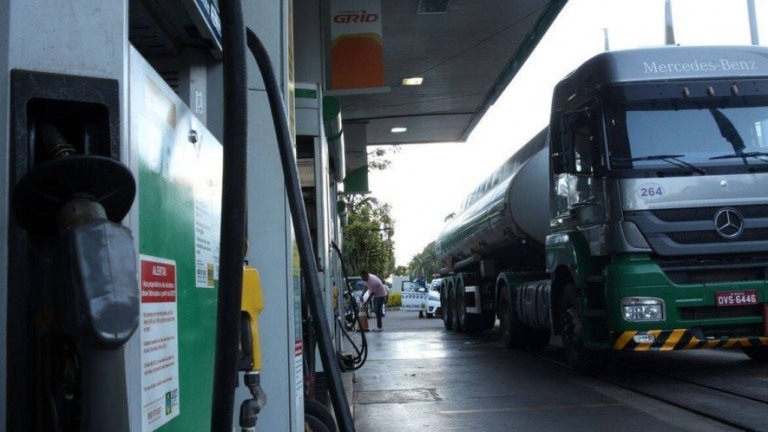 Bolsonaro quer zerar ICMS do diesel com compensação parcial a estados