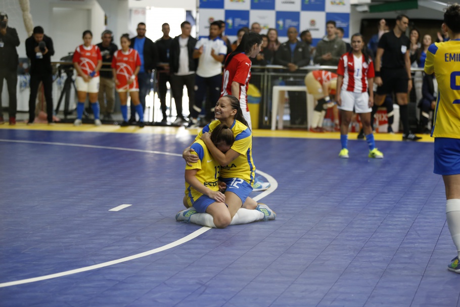 Seleção Feminina de Futsal é campeã invicta do 1º Torneio Internacional de Xanxerê