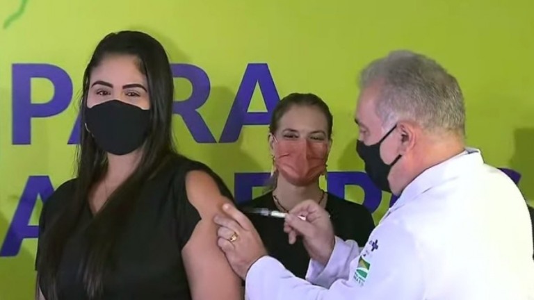 Covid-19: Brasil aplica vacina da AstraZeneca produzida nacionalmente