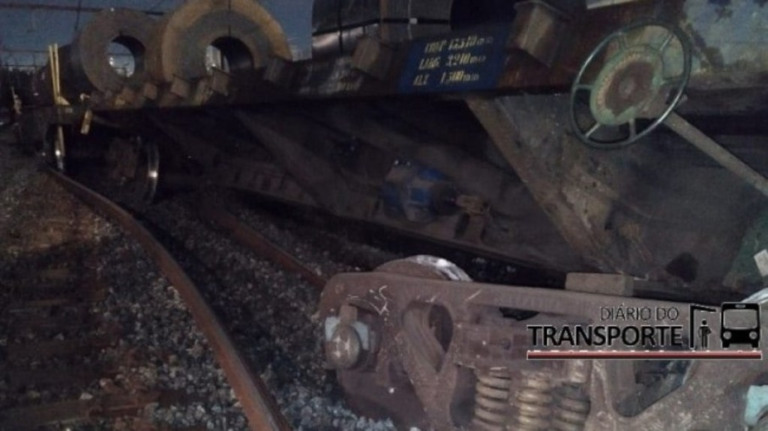 SP: Trem descarrilha e paralisa linhas da CPTM