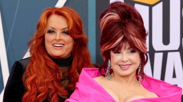 Morre Naomi Judd, estrela do country americano