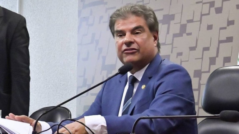 PEC de Transição tem 'sinal amarelo' no Senado, diz líder do PSD