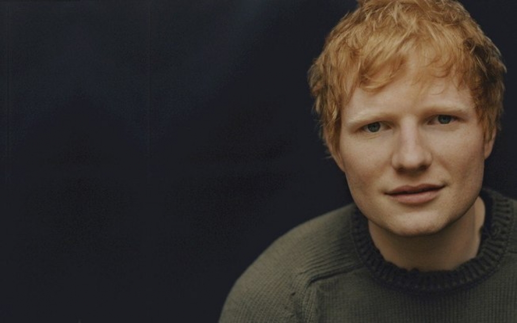 Ed Sheeran alcança o topo das paradas no Reino Unido com "Bad Habits" Ed Sheeran alcança o topo das paradas no Reino Unido com "Bad Habits"