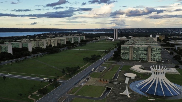 Governo retoma trabalho presencial para todos os servidores em junho