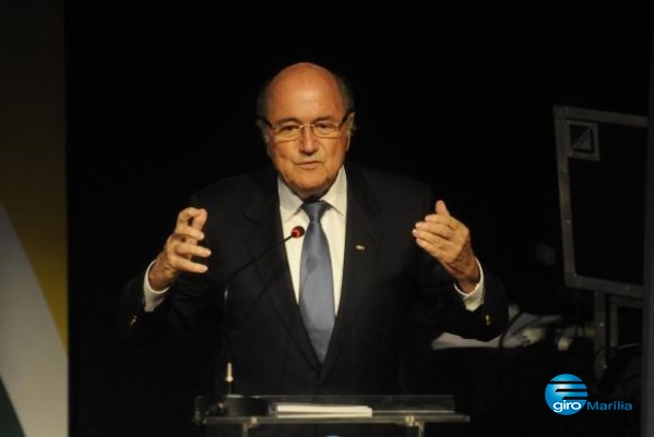 Conselho da Fifa suspende Blatter e Platini por oito anos