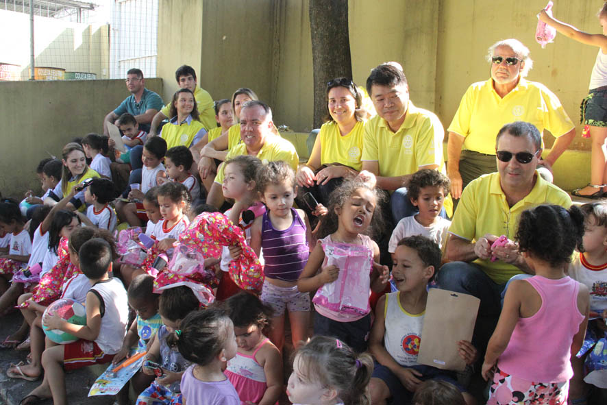 Dia de lazer entrega presentes no Lar da Criança