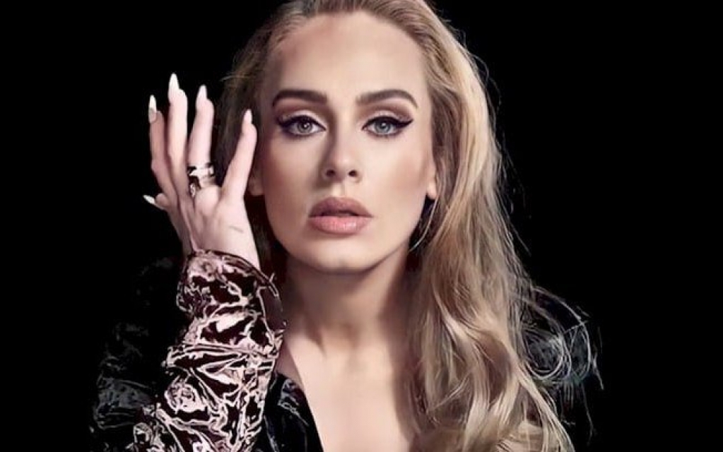Adele adia residência em Las Vegas e agradece compreensão dos fãs Adele adia residência em Las Vegas e agradece compreensão dos fãs