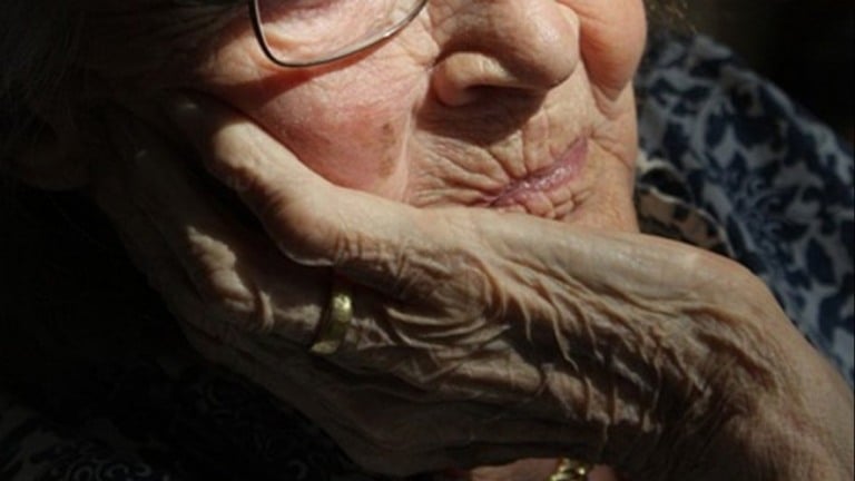 Estudo explica motivo de Alzheimer ser mais diagnosticado em mulheres