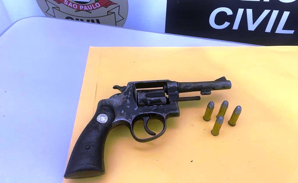 Comerciante confessa tiros contra homem e entrega arma em Marília