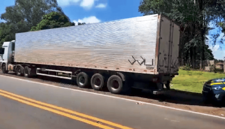 Motorista foge da PRF de Marília e abandona carga com contrabando de cigarros; vídeo